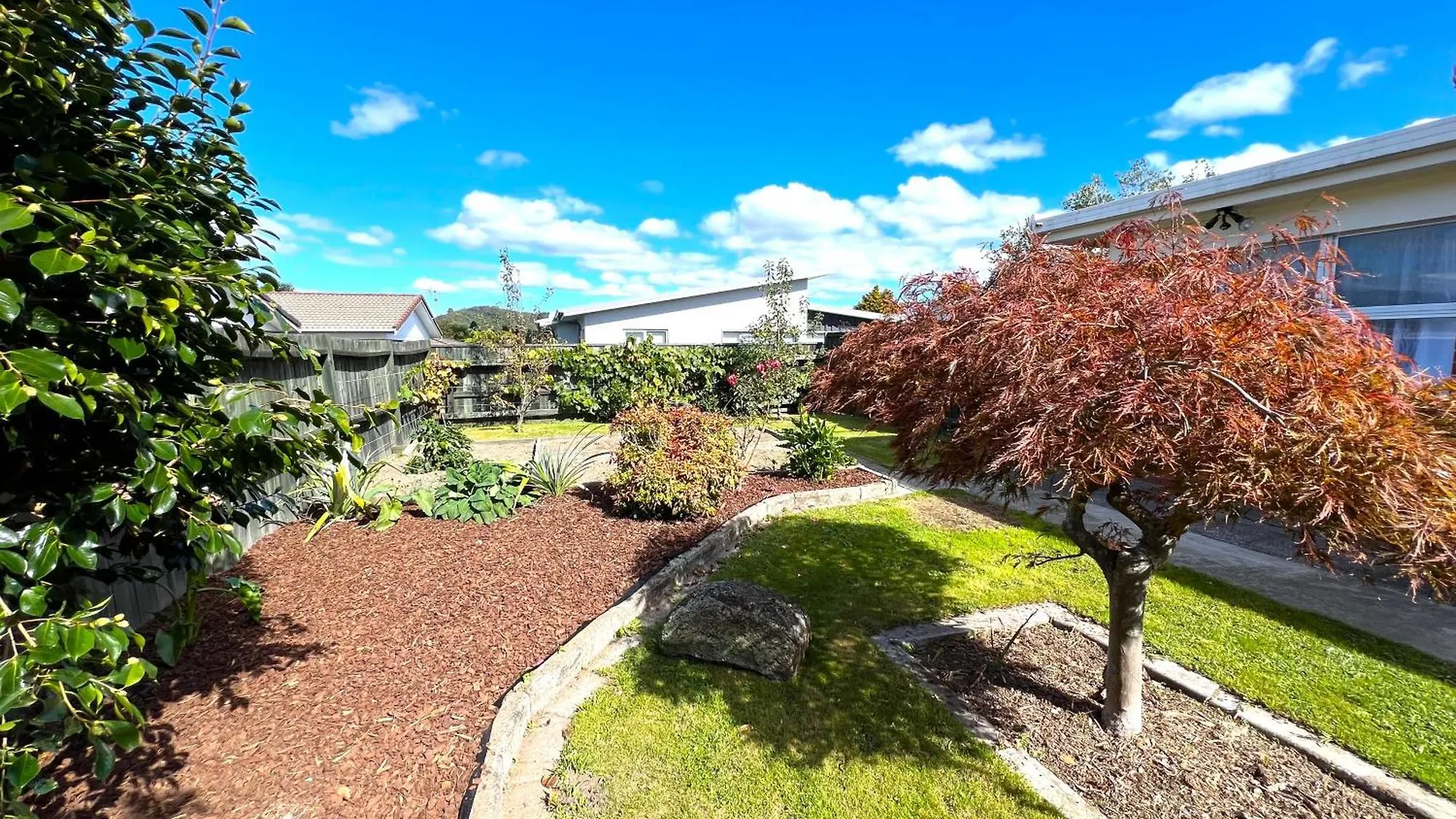 Rotorua Holiday Home - Prime Location - With Garden 0*,