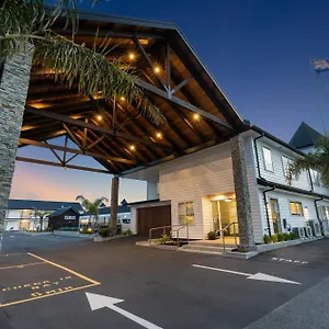 Newina Hotel