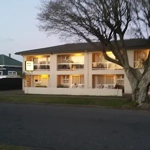 Six On Union Motel